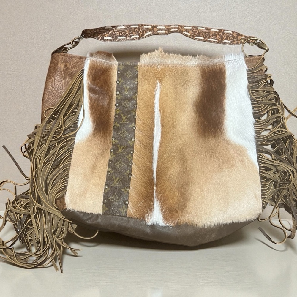 KEEP IT GYPSY LV Springbok Hide Brown Fringe Shoulder Bag - Picture 2 of 5
